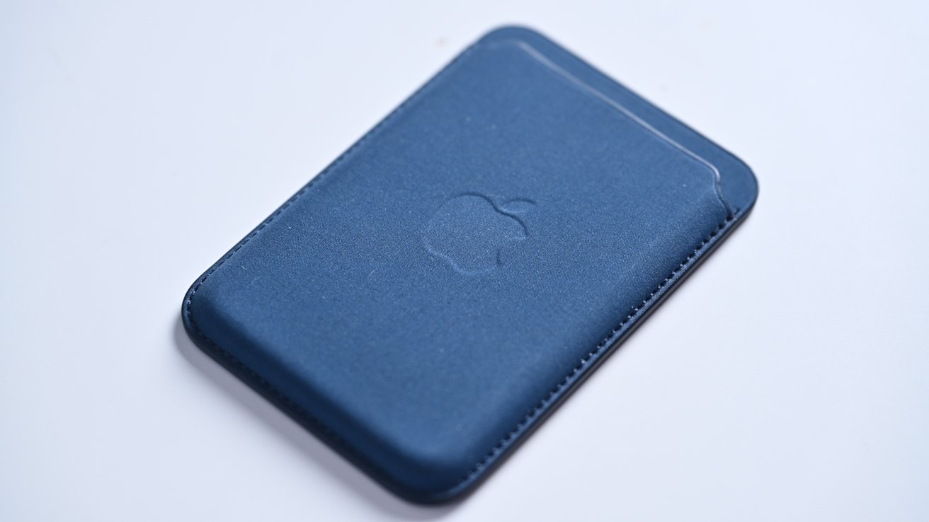 Apple's FineWoven MagSafe wallet