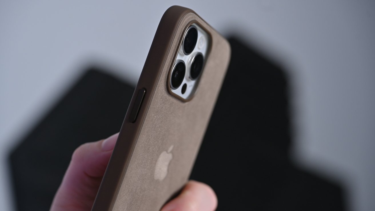 Holding Apple's FineWoven taupe case